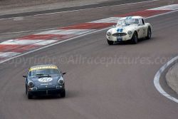 103 Porsche 911 - 21 Austin Healey 3000